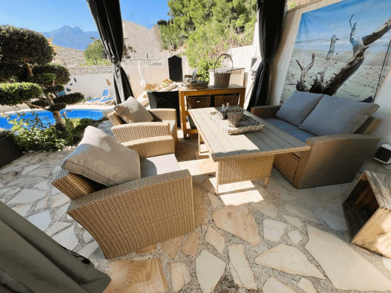 Prachtige villa met 3 slaapkamers, omgeven door de natuur en met uitzicht op bergen, te koop in Tormos, Orba Valley, Costa Blanca.