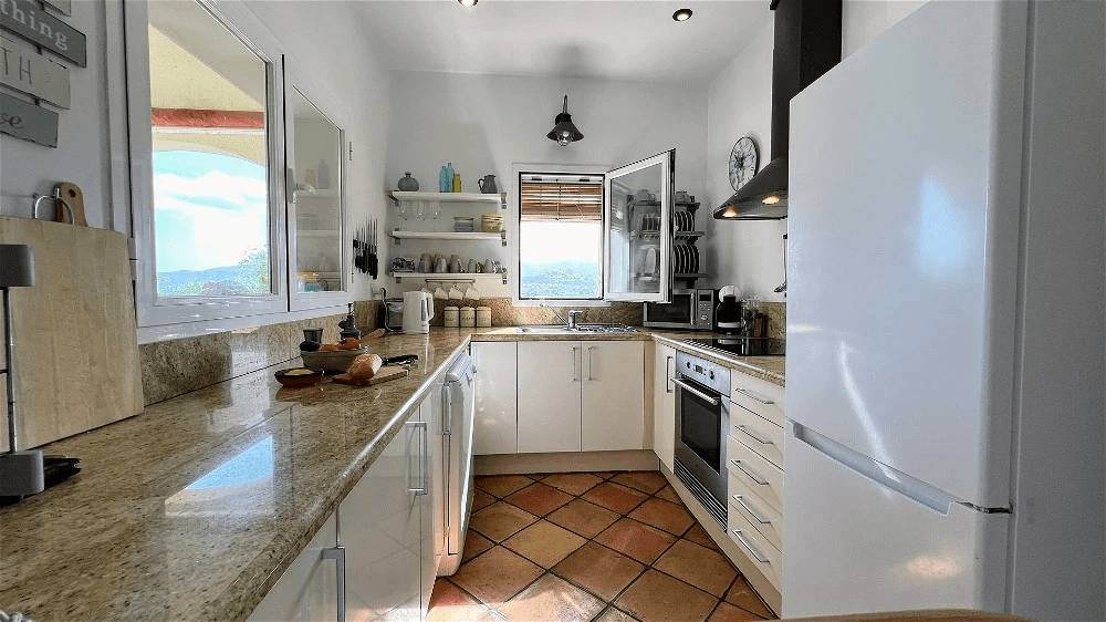Prachtige villa met 3 slaapkamers, omgeven door de natuur en met uitzicht op bergen, te koop in Tormos, Orba Valley, Costa Blanca.