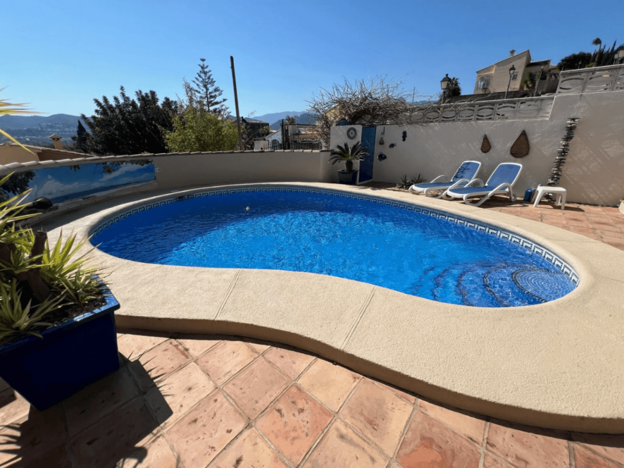 Prachtige villa met 3 slaapkamers, omgeven door de natuur en met uitzicht op bergen, te koop in Tormos, Orba Valley, Costa Blanca.