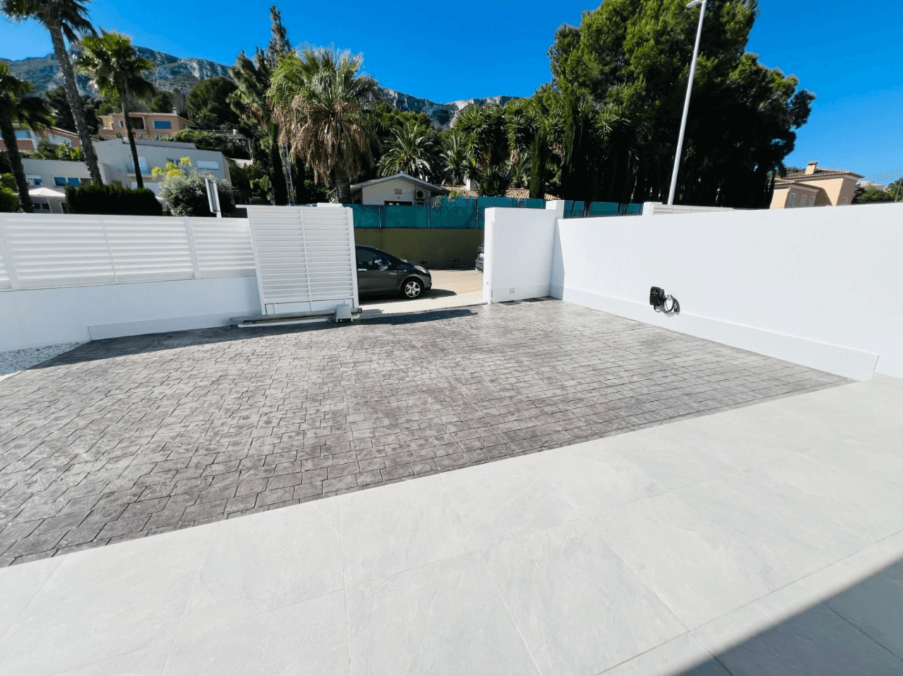 Contemporary villas recently built within walking distance of all amenities are for sale in Denia, Costa Blanca.