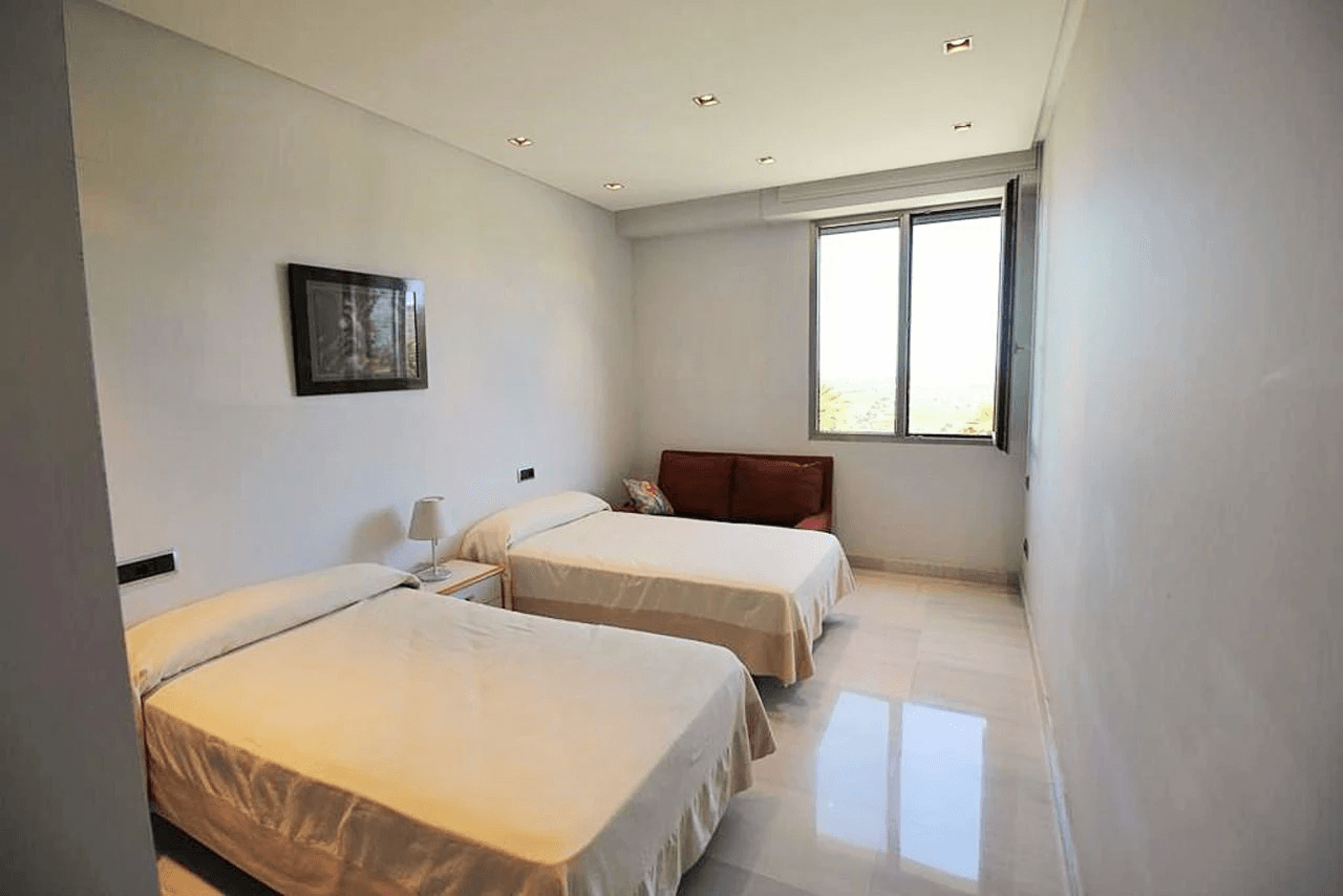 Een uitzonderlijke villa met een uniek ontwerp en op een prachtige locatie te koop in de Sella Golf, Pedreguer, Costa Blanca.