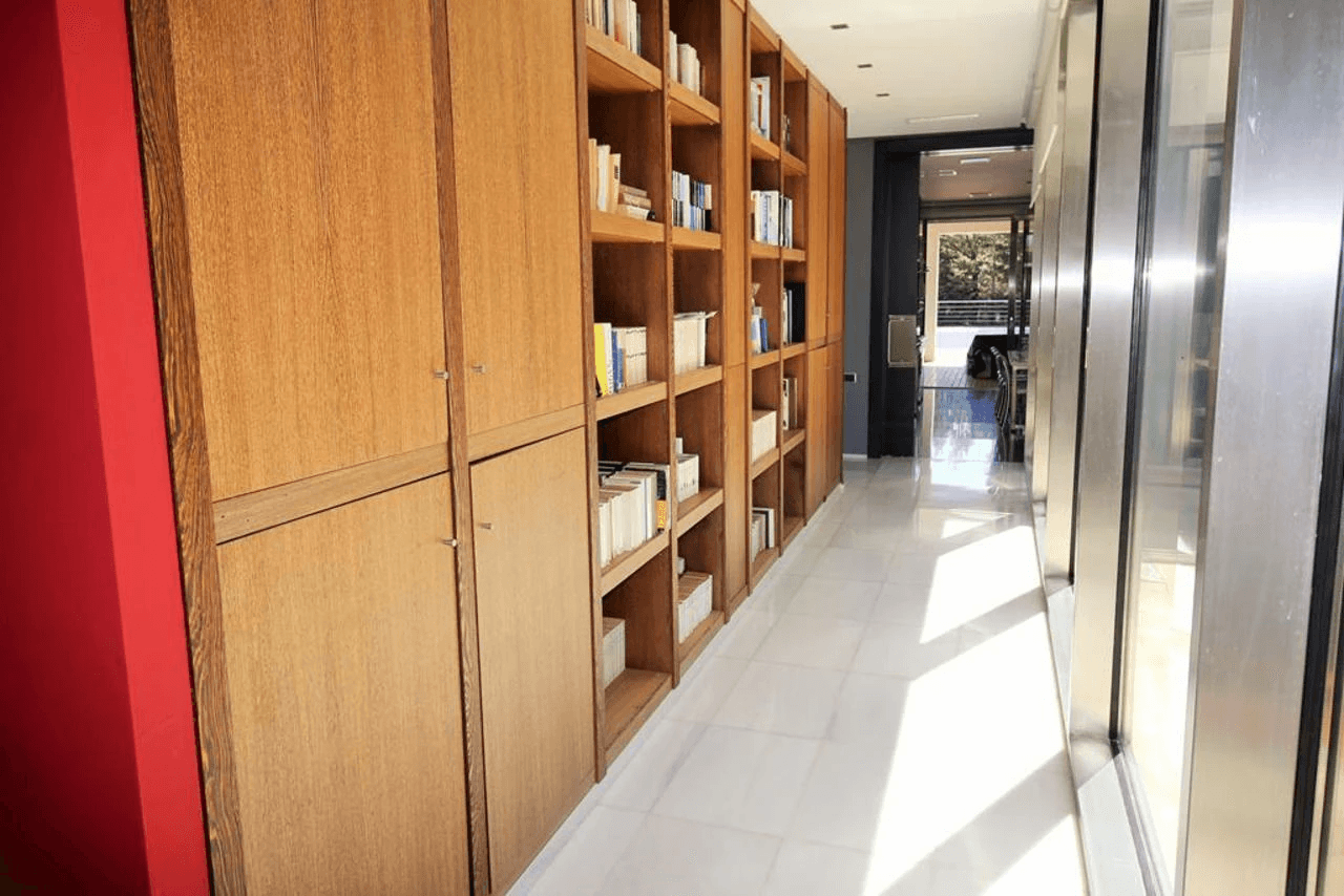 Een uitzonderlijke villa met een uniek ontwerp en op een prachtige locatie te koop in de Sella Golf, Pedreguer, Costa Blanca.