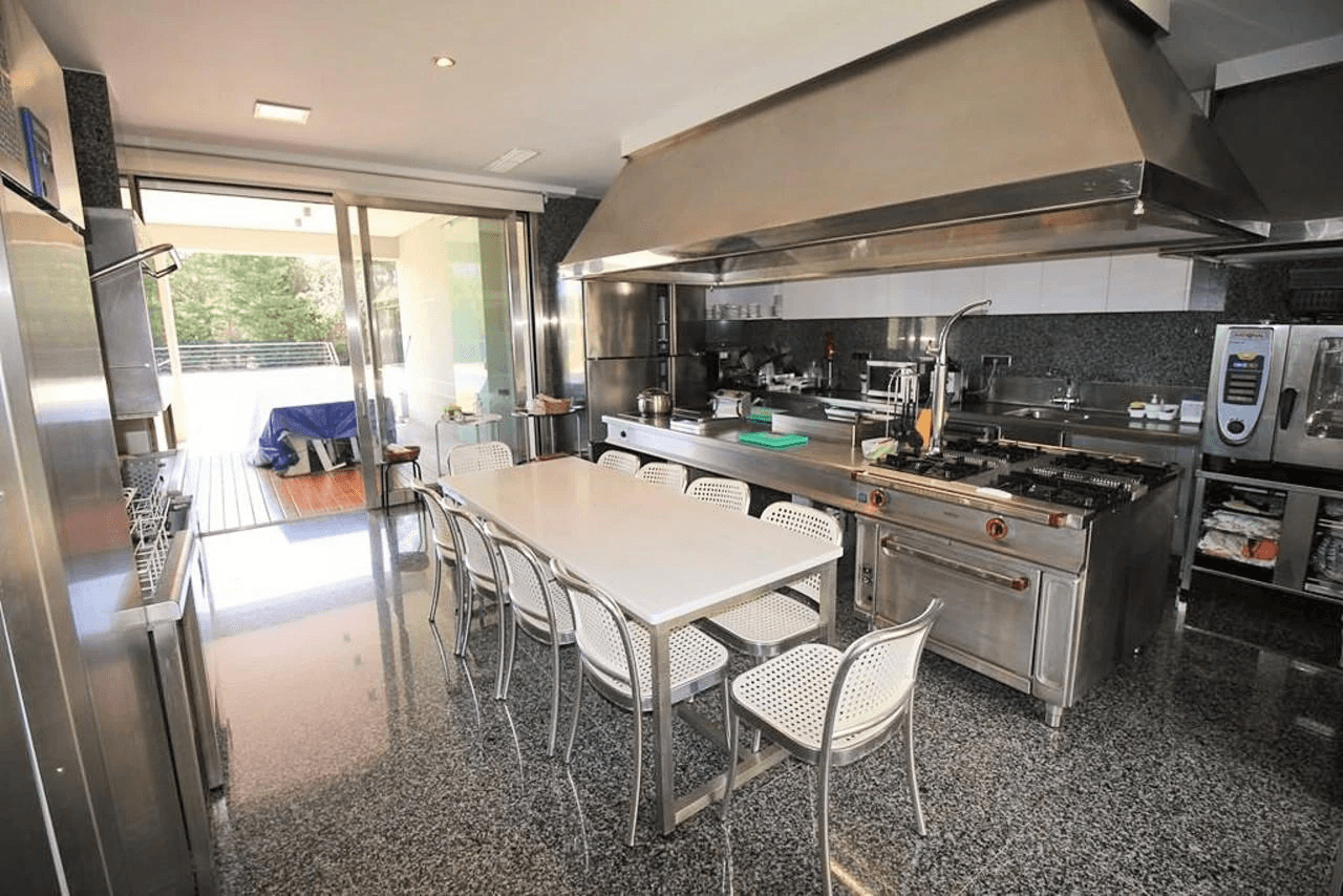 Een uitzonderlijke villa met een uniek ontwerp en op een prachtige locatie te koop in de Sella Golf, Pedreguer, Costa Blanca.