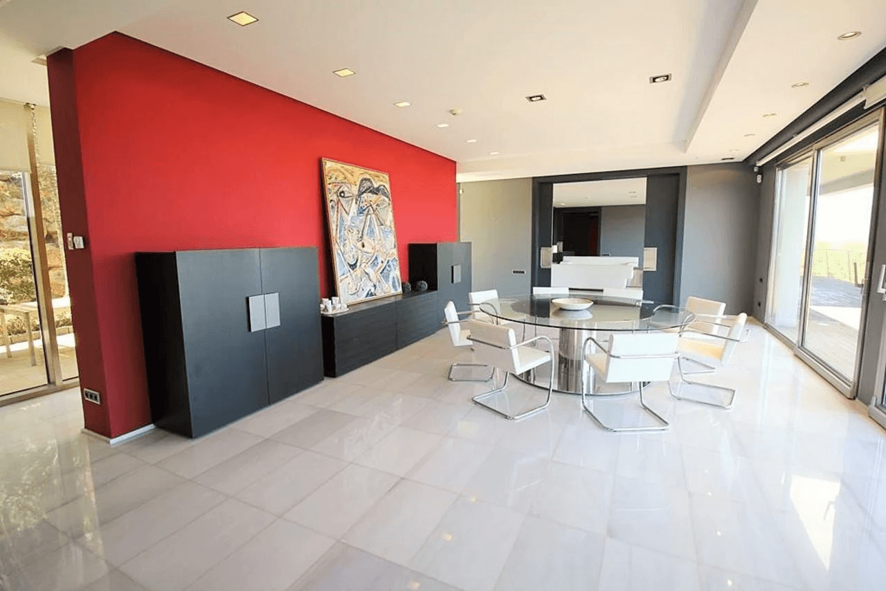 Een uitzonderlijke villa met een uniek ontwerp en op een prachtige locatie te koop in de Sella Golf, Pedreguer, Costa Blanca.