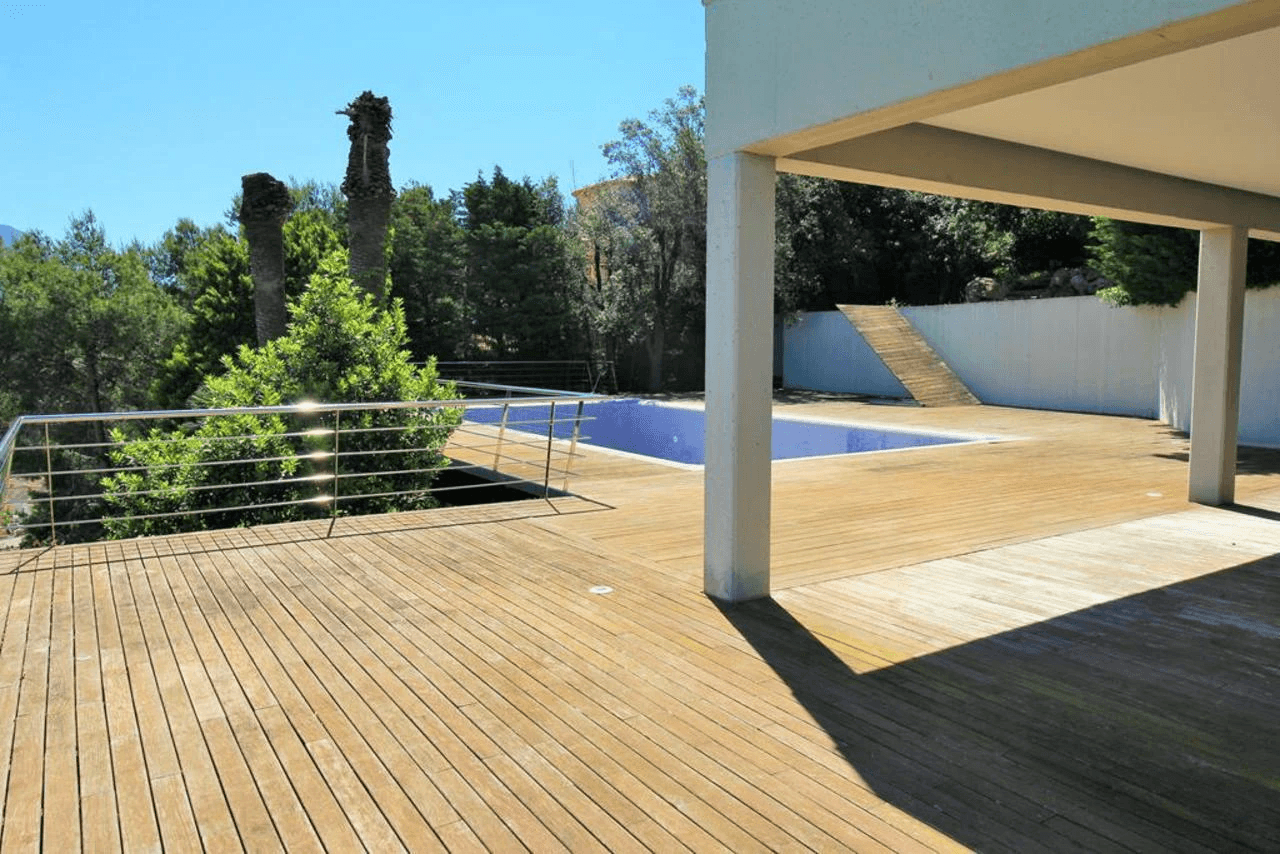 Een uitzonderlijke villa met een uniek ontwerp en op een prachtige locatie te koop in de Sella Golf, Pedreguer, Costa Blanca.