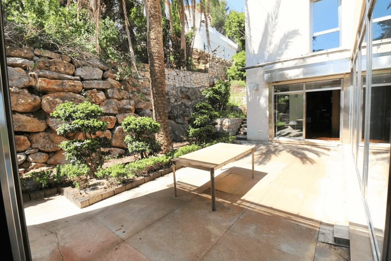 Een uitzonderlijke villa met een uniek ontwerp en op een prachtige locatie te koop in de Sella Golf, Pedreguer, Costa Blanca.