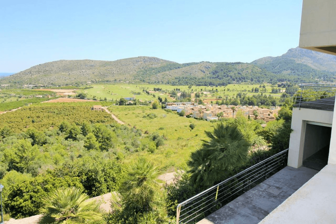 Een uitzonderlijke villa met een uniek ontwerp en op een prachtige locatie te koop in de Sella Golf, Pedreguer, Costa Blanca.