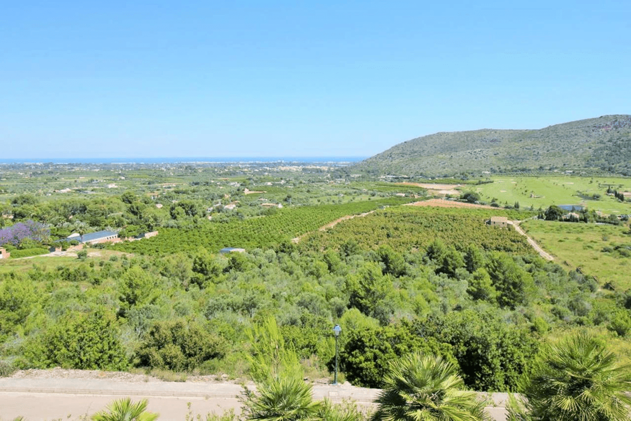 Een uitzonderlijke villa met een uniek ontwerp en op een prachtige locatie te koop in de Sella Golf, Pedreguer, Costa Blanca.