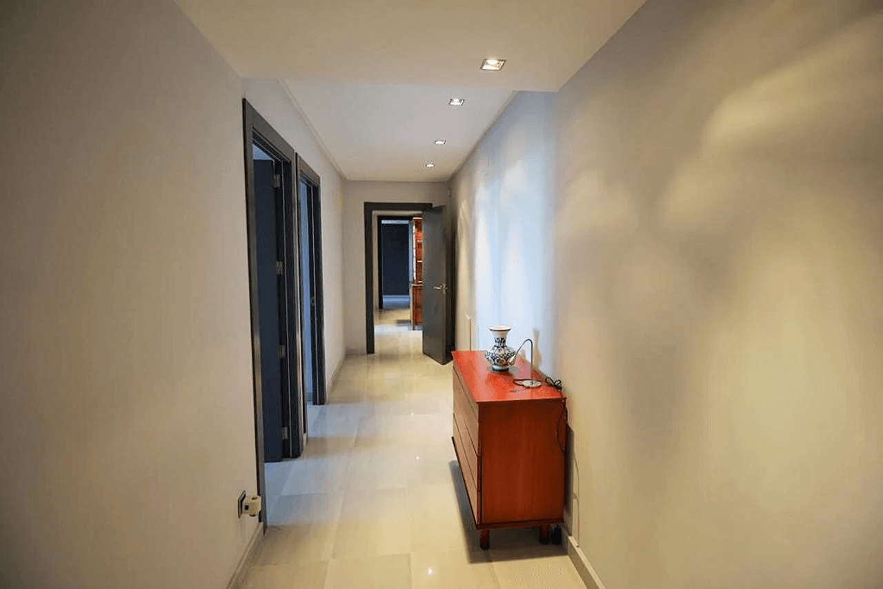 Een uitzonderlijke villa met een uniek ontwerp en op een prachtige locatie te koop in de Sella Golf, Pedreguer, Costa Blanca.