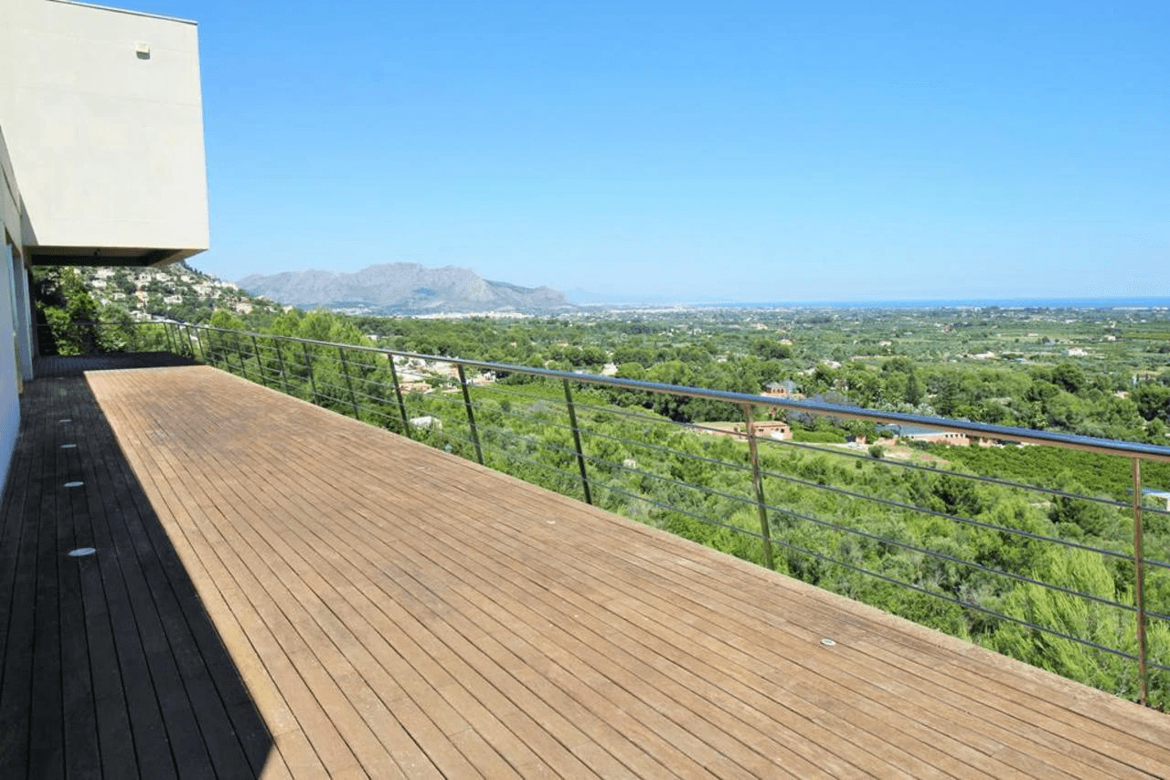 Een uitzonderlijke villa met een uniek ontwerp en op een prachtige locatie te koop in de Sella Golf, Pedreguer, Costa Blanca.