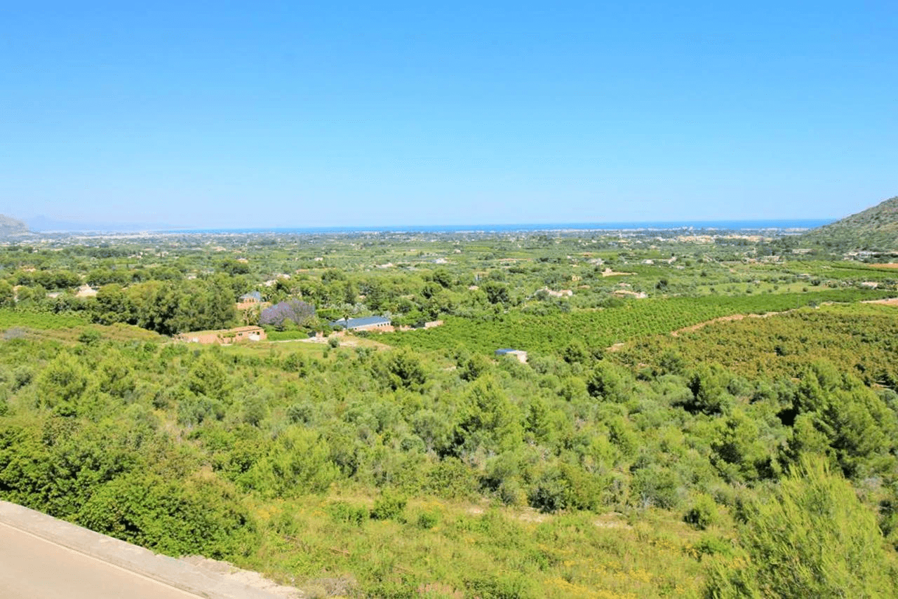 Een uitzonderlijke villa met een uniek ontwerp en op een prachtige locatie te koop in de Sella Golf, Pedreguer, Costa Blanca.