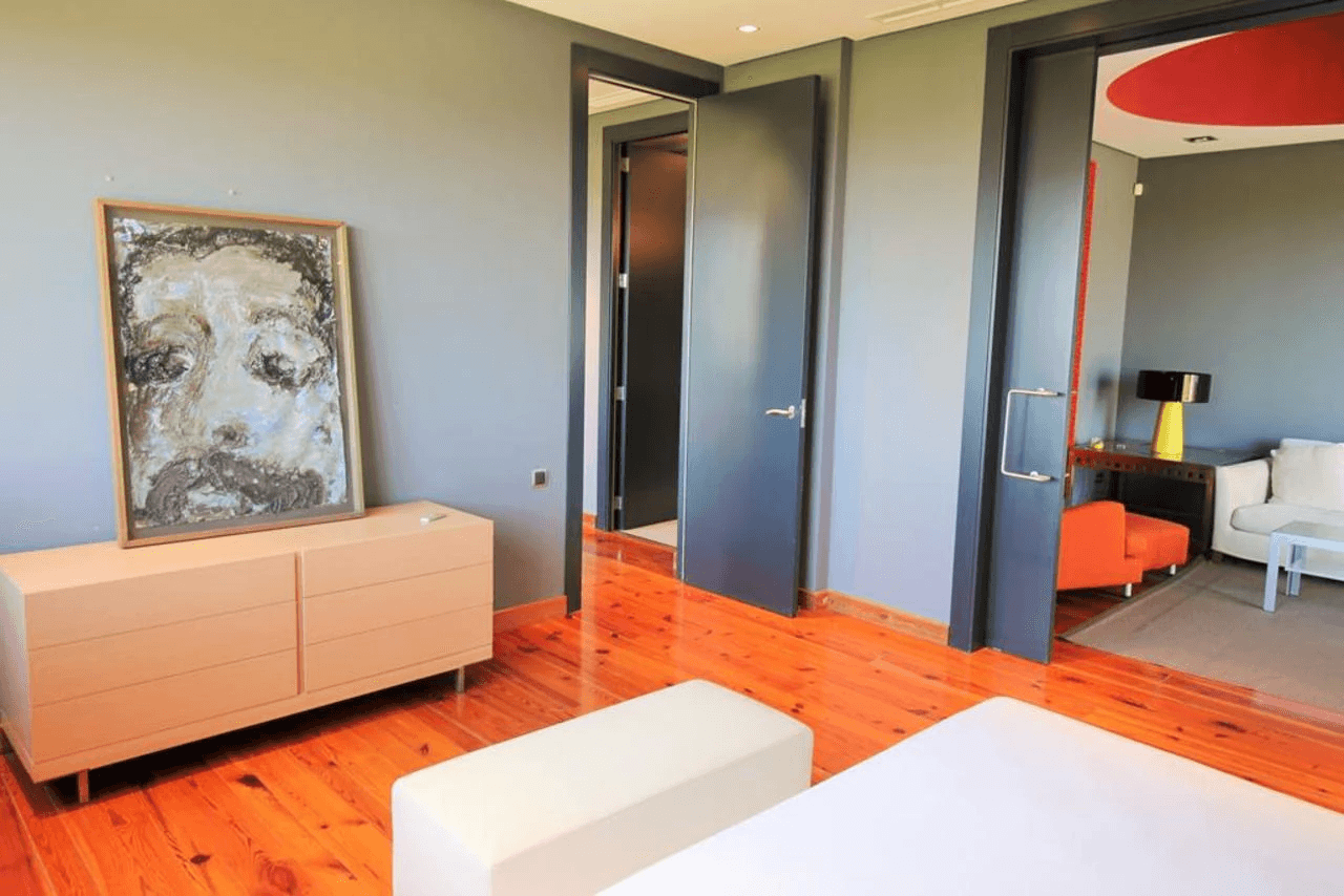 Een uitzonderlijke villa met een uniek ontwerp en op een prachtige locatie te koop in de Sella Golf, Pedreguer, Costa Blanca.