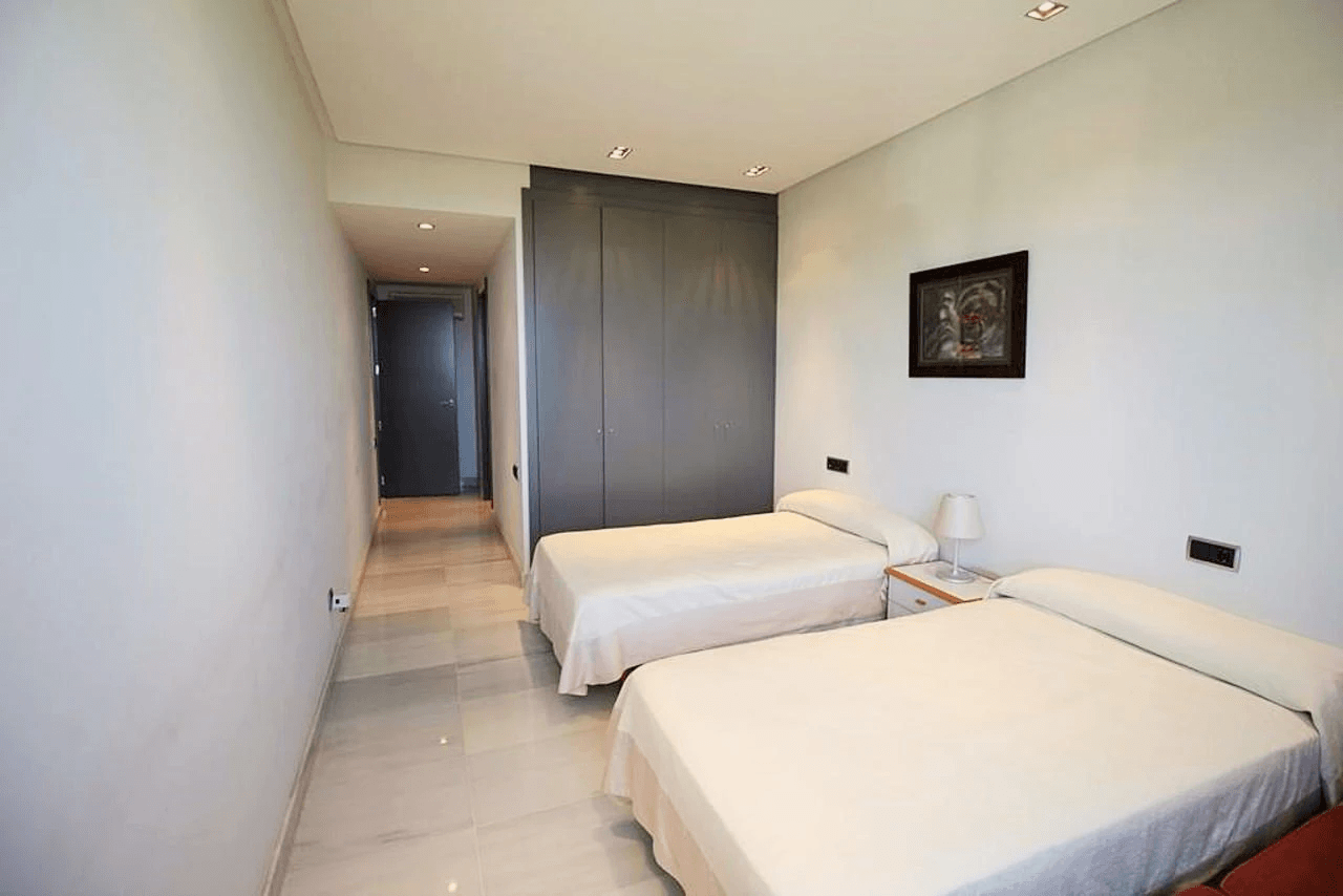 Een uitzonderlijke villa met een uniek ontwerp en op een prachtige locatie te koop in de Sella Golf, Pedreguer, Costa Blanca.