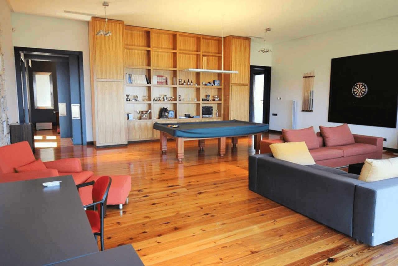 Een uitzonderlijke villa met een uniek ontwerp en op een prachtige locatie te koop in de Sella Golf, Pedreguer, Costa Blanca.