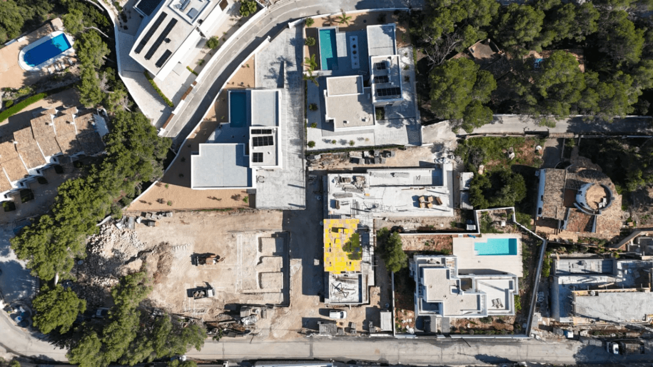 Villa luxueuse au design exclusif offrant modernité et Méditerranée à ses pieds, située à Moraira, Costa Blanca.