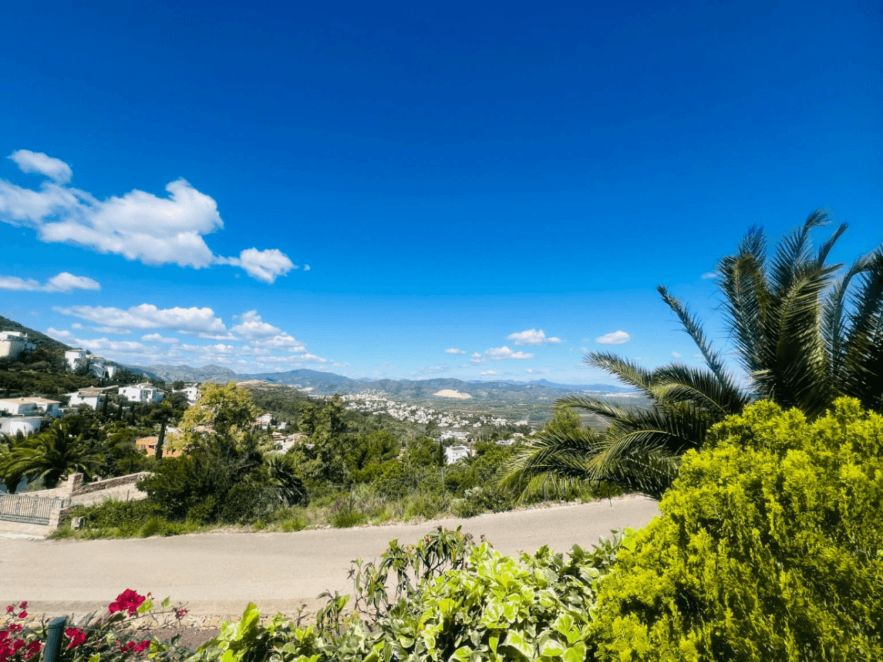 Villa spacieuse de plain-pied avec une vue imprenable sur les montagnes et la mer à Monte Pego, Denia, Costa Blanca.