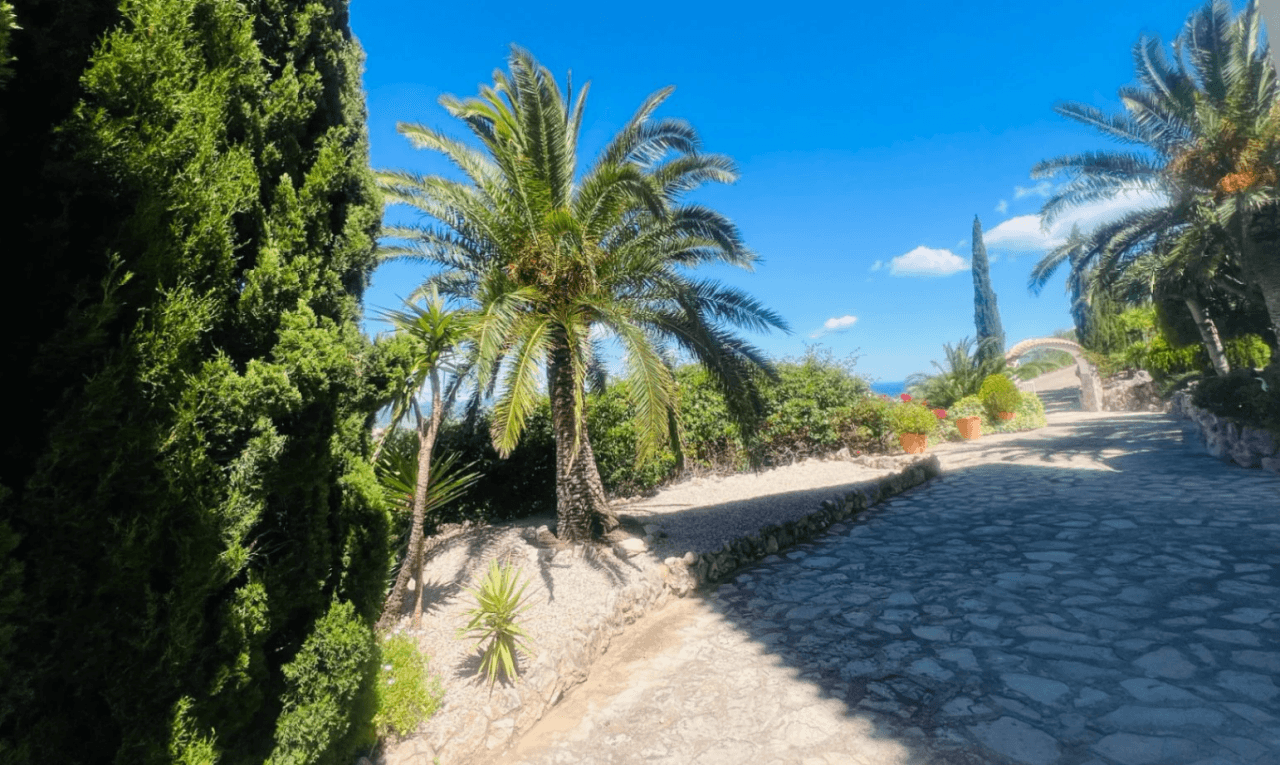 Villa spacieuse de plain-pied avec une vue imprenable sur les montagnes et la mer à Monte Pego, Denia, Costa Blanca.