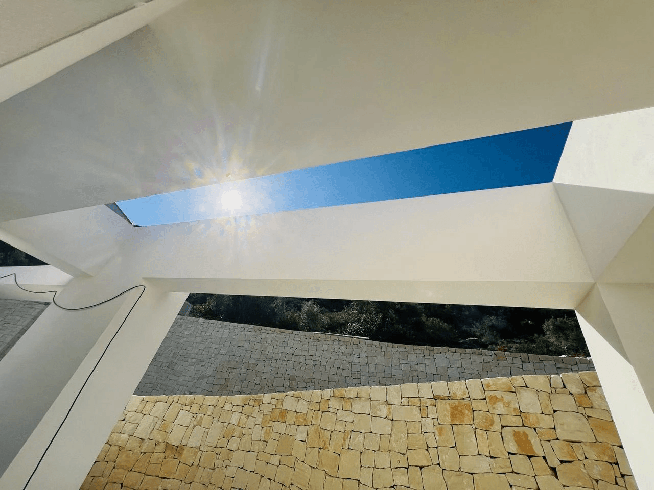 Mooie luxe villa van recente bouw met panoramisch uitzicht op de zee te koop in La Sella Golf Resort, Pedreguer, Costa Blanca.