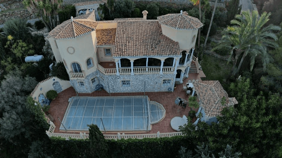 Klassieke Elegantie en Oneindige Horizon: Mediterraanse Villa met Dubbele Perceel en Zeezicht in La Sella Golf Resort, Pedreguer, Costa Blanca