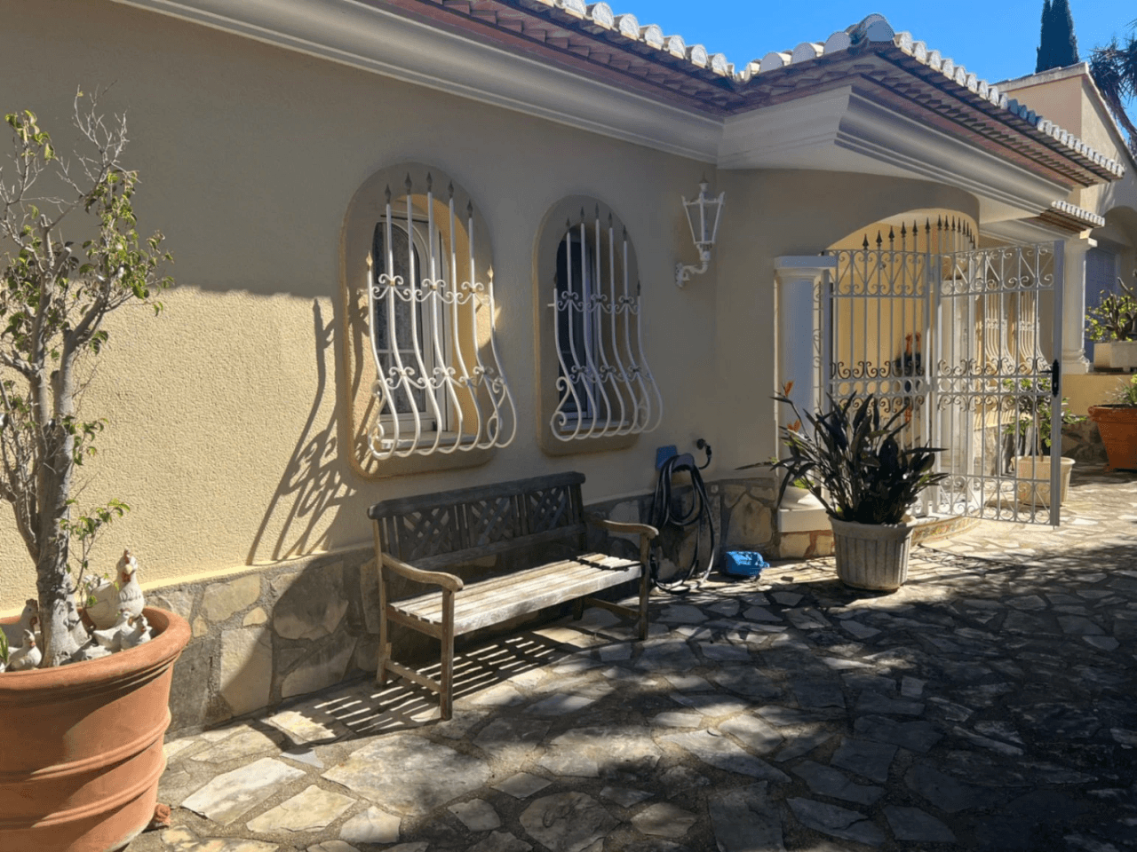 Klassieke Elegantie en Oneindige Horizon: Mediterraanse Villa met Dubbele Perceel en Zeezicht in La Sella Golf Resort, Pedreguer, Costa Blanca