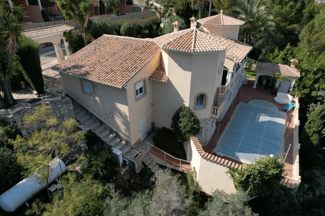 Klassieke Elegantie en Oneindige Horizon: Mediterraanse Villa met Dubbele Perceel en Zeezicht in La Sella Golf Resort, Pedreguer, Costa Blanca