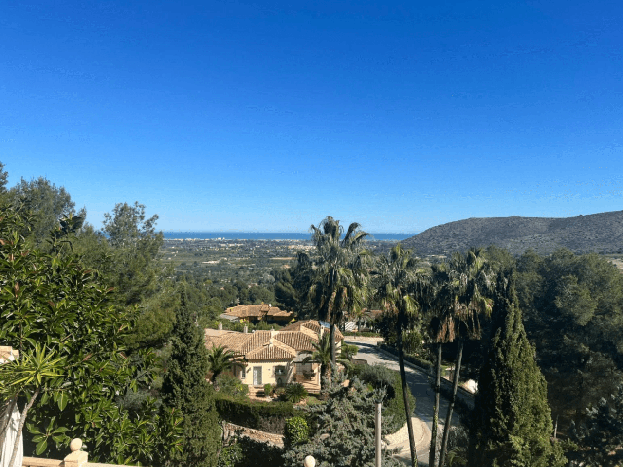 Klassieke Elegantie en Oneindige Horizon: Mediterraanse Villa met Dubbele Perceel en Zeezicht in La Sella Golf Resort, Pedreguer, Costa Blanca