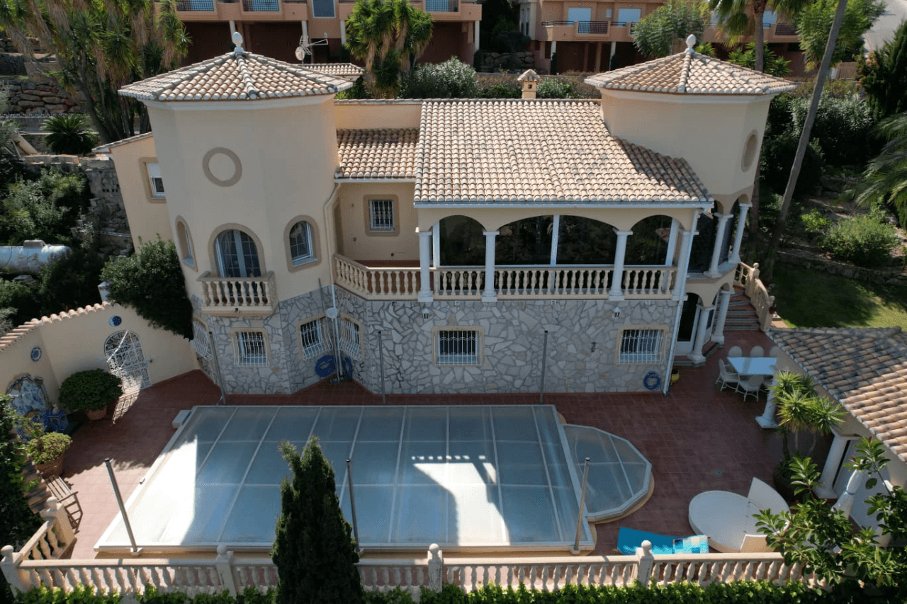 Klassieke Elegantie en Oneindige Horizon: Mediterraanse Villa met Dubbele Perceel en Zeezicht in La Sella Golf Resort, Pedreguer, Costa Blanca