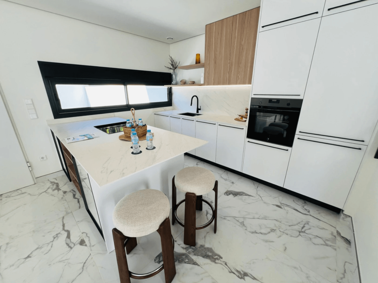 Villas contemporaines récemment construites à distance de marche de toutes les commodités à vendre à Denia, Costa Blanca.